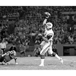 New York Jets Wall Art | Prints & Artwork^Joe Namath Unsigned Throwing Photograph